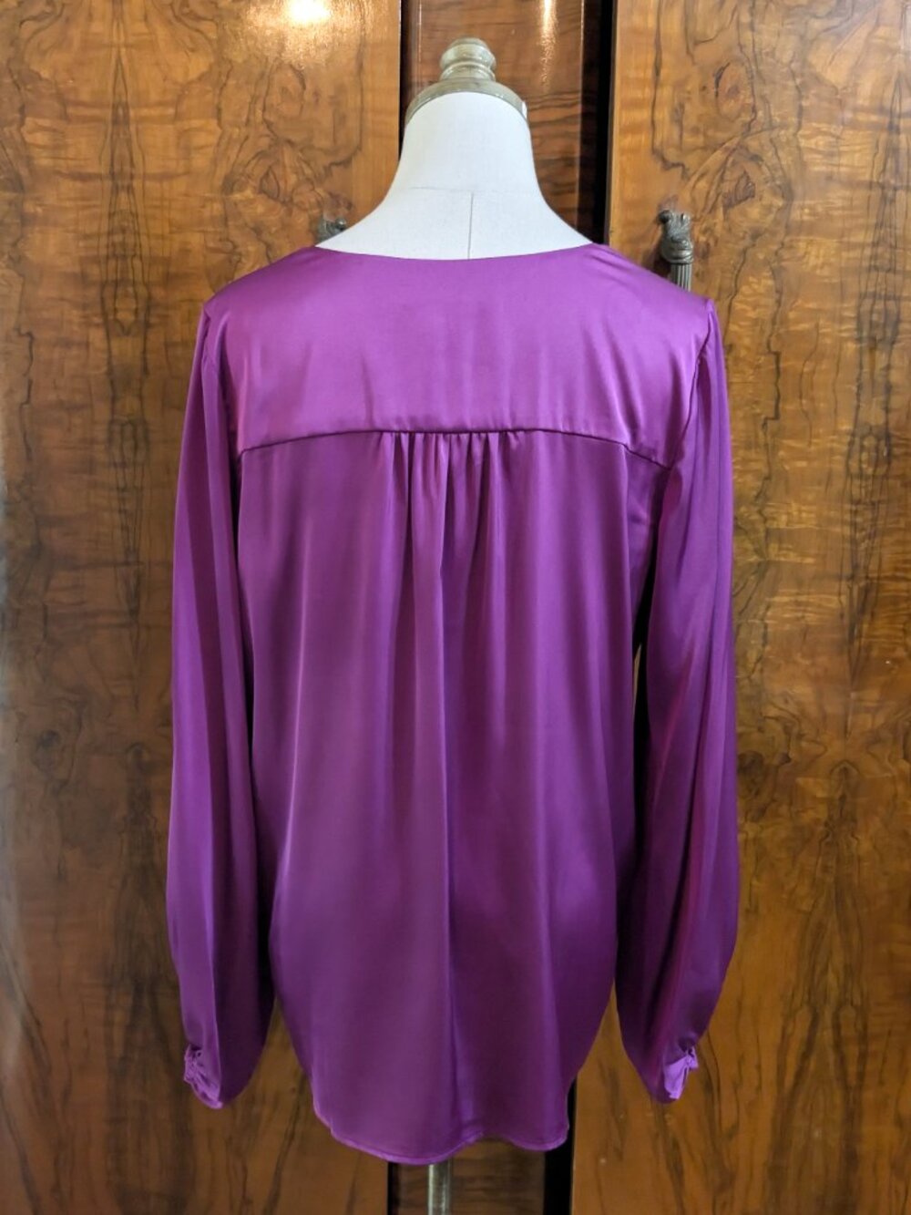 Boston Proper V-Neck Charmeuse Blouse M Solid Purple Satin Career Luxurious - Picture 6 of 7